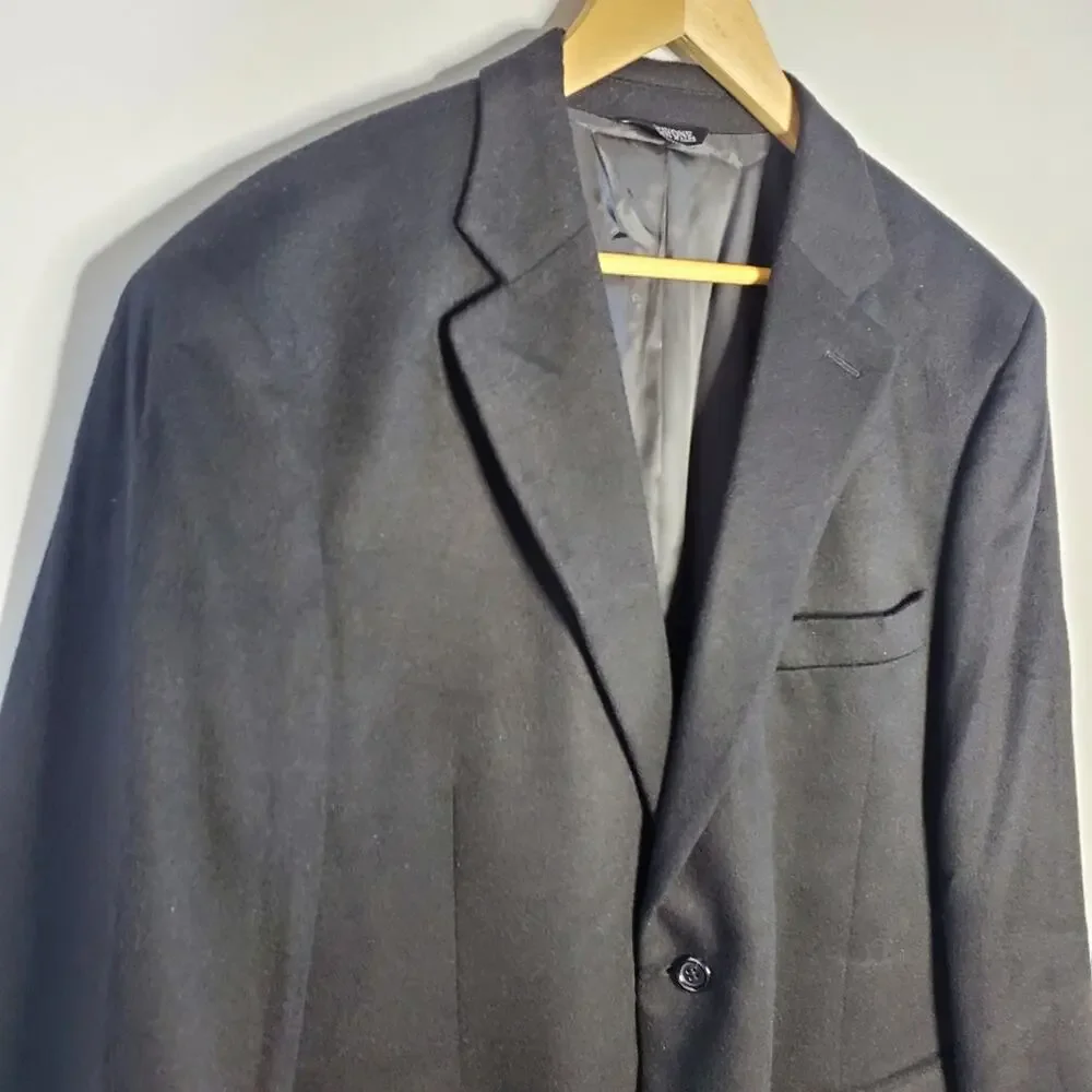 Pavone black 100% Cashmere blazer in size 46R Excellent condition